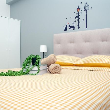 Five H Family Service Apartment Seri Kembangan Esterno foto