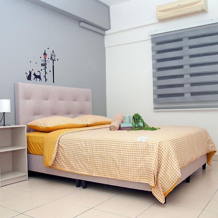 Five H Family Service Apartment Seri Kembangan Esterno foto