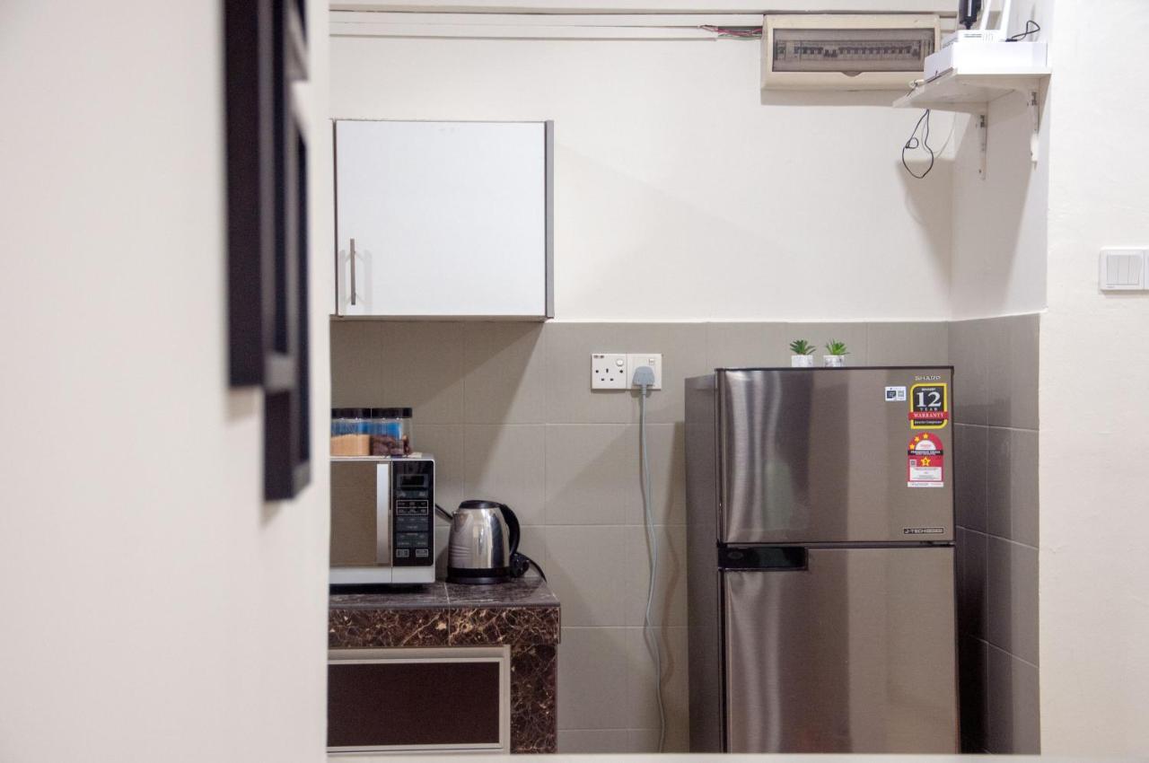 Five H Family Service Apartment Seri Kembangan Esterno foto