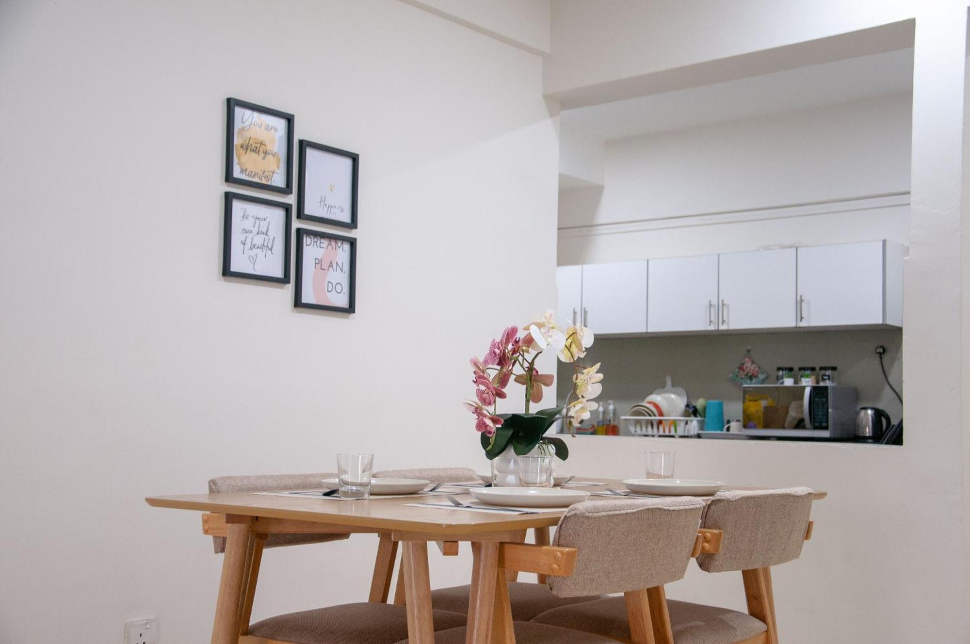Five H Family Service Apartment Seri Kembangan Esterno foto