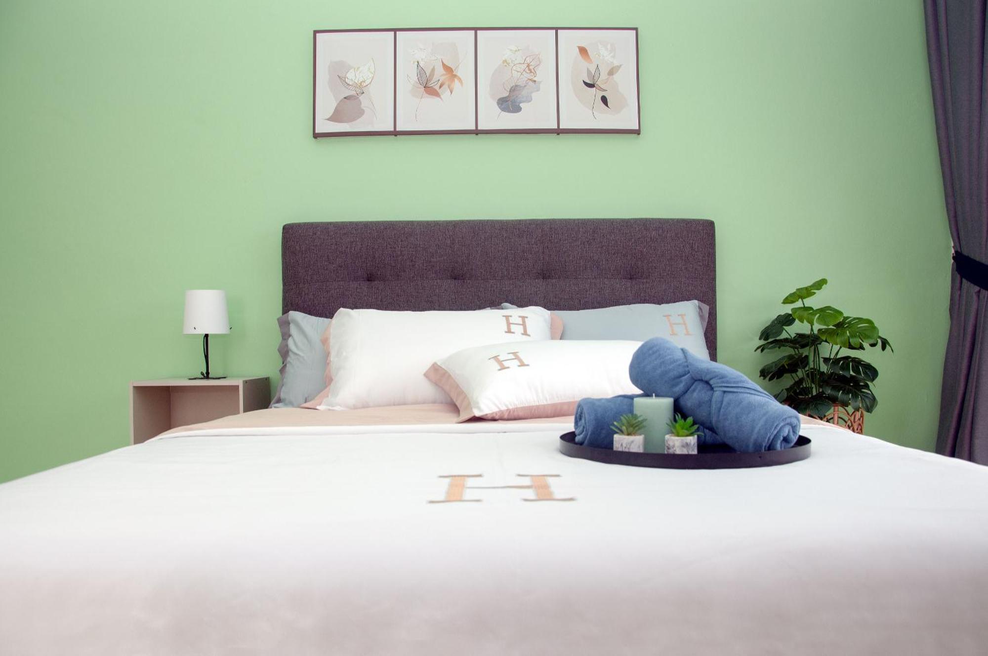 Five H Family Service Apartment Seri Kembangan Esterno foto